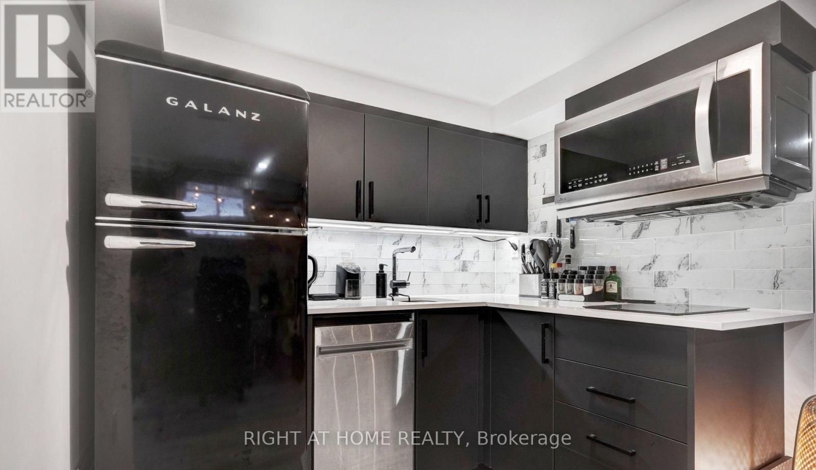 LOWER - 35 CHRYESSA AVENUE, Toronto (Rockcliffe-Smythe) — photo 3