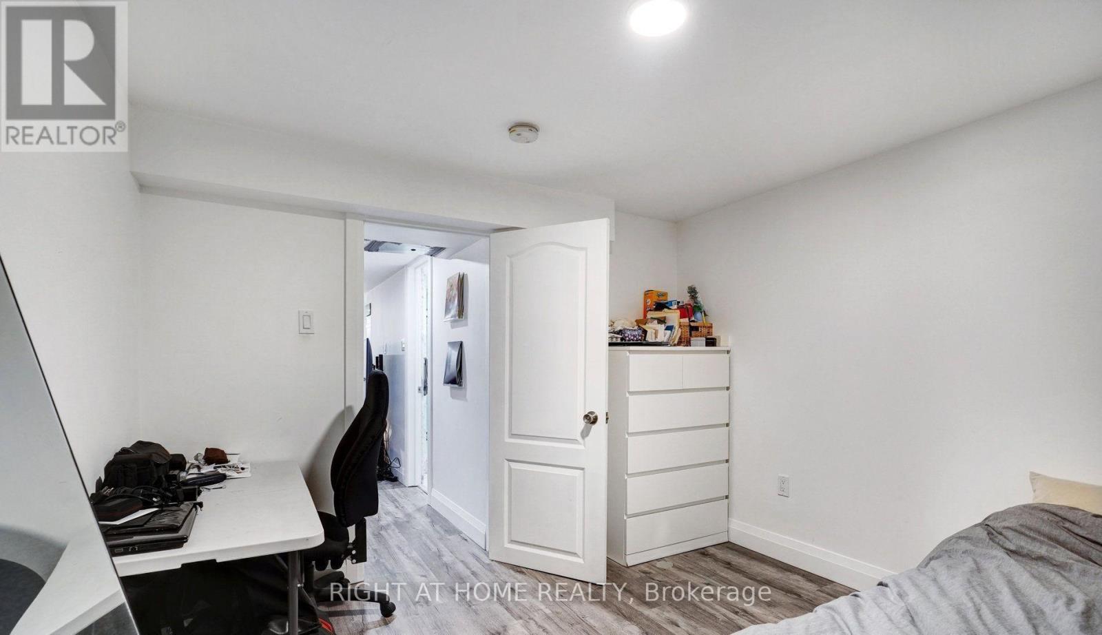 LOWER - 35 CHRYESSA AVENUE, Toronto (Rockcliffe-Smythe) — photo 5