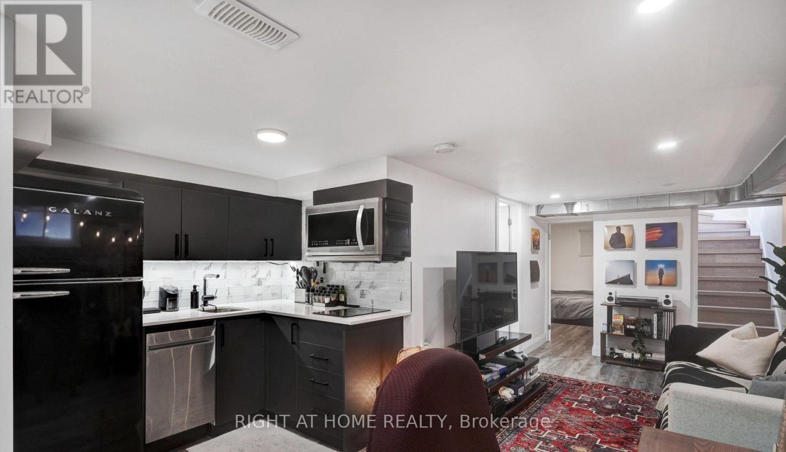 LOWER - 35 CHRYESSA AVENUE, Toronto (Rockcliffe-Smythe) — photo 6