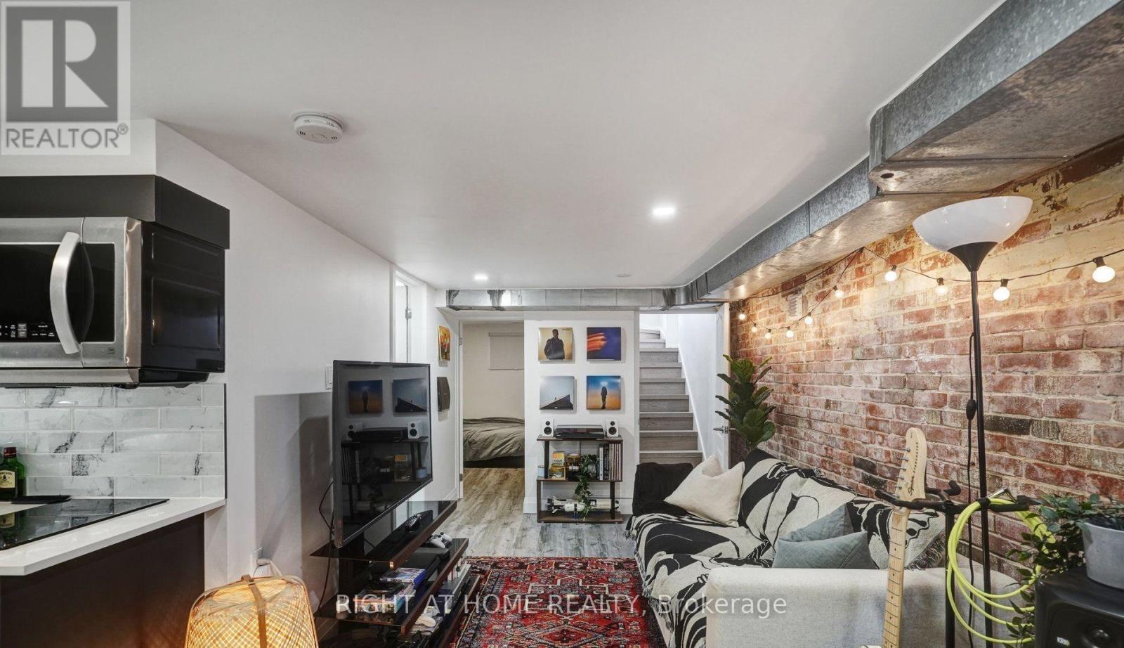 LOWER - 35 CHRYESSA AVENUE, Toronto (Rockcliffe-Smythe) — photo 7