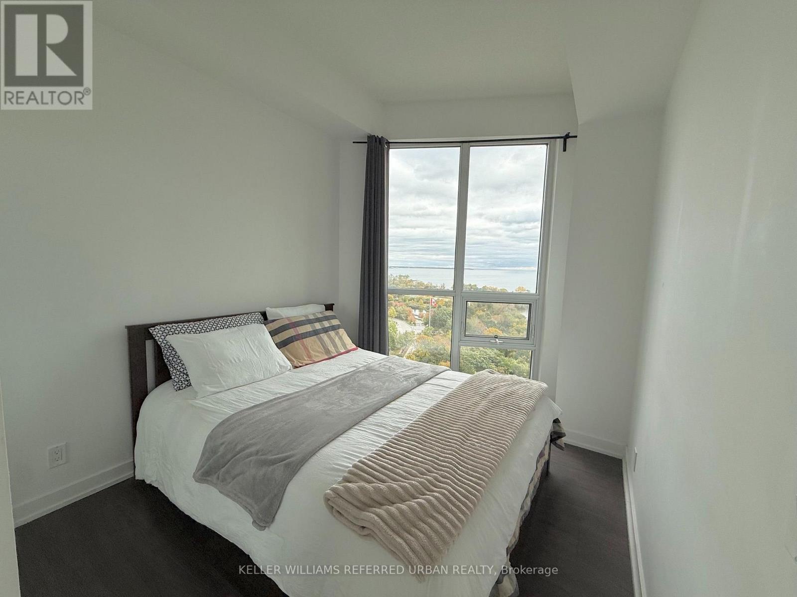 2212 Lakeshore Boulevard West — photo 13