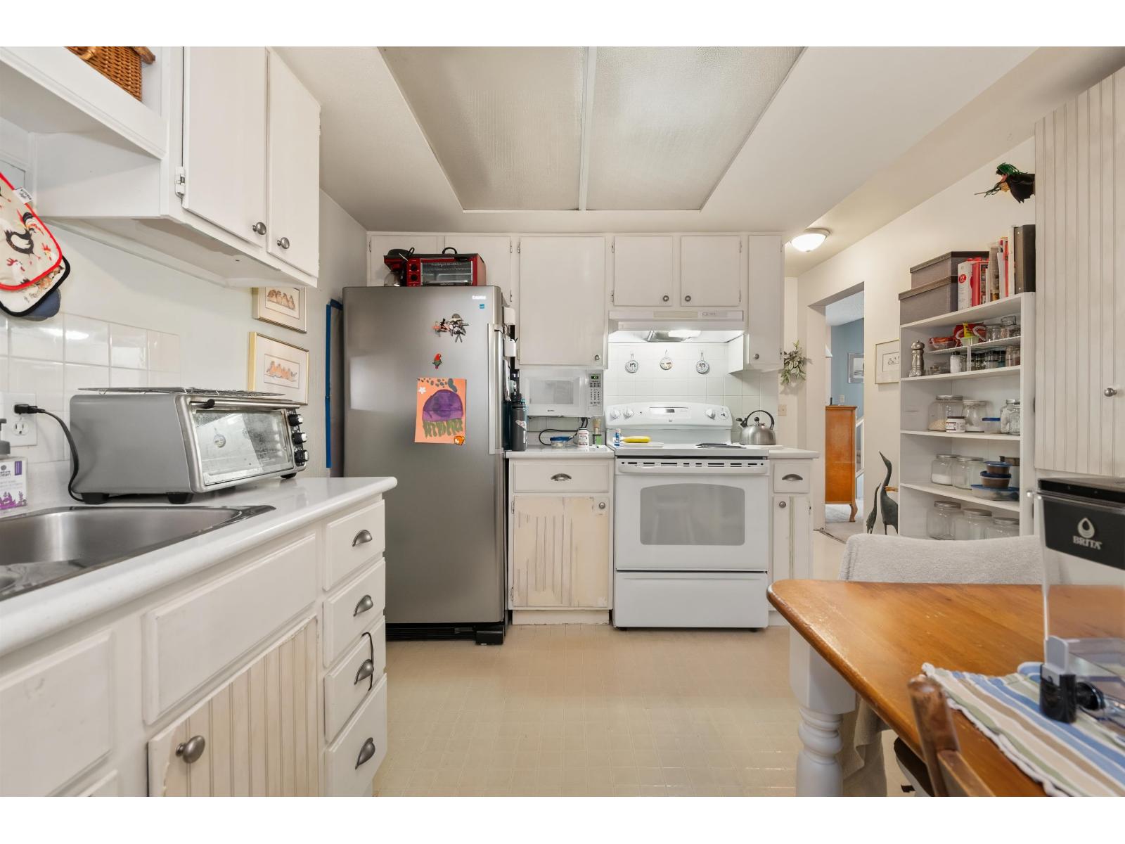 Photo of 6001 194A STREET 6