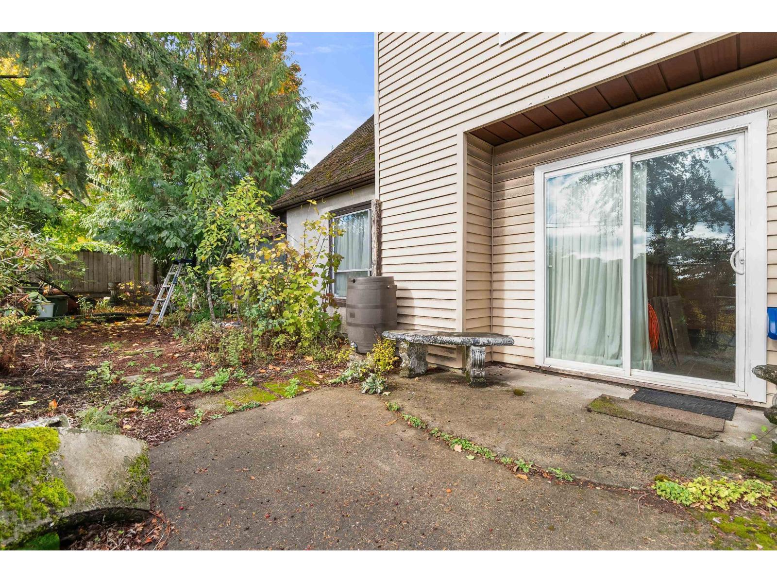 Photo of 6001 194A STREET 17