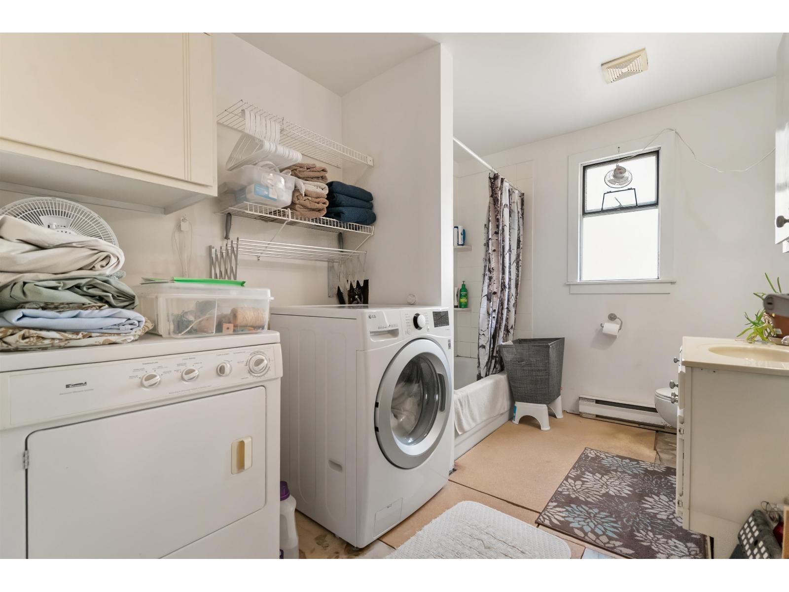 Photo of 6001 194A STREET 10