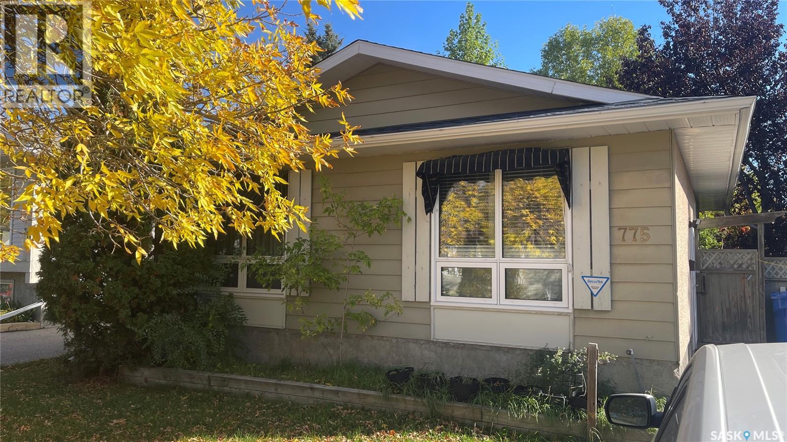 775 Hayworth CRESCENT N - 3