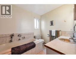 5460 Meadedale Drive, Burnaby, BC V5B2E8 Photo 24