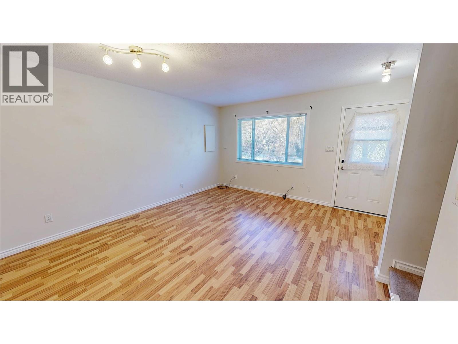 5775 COLUMBIA Road - 6