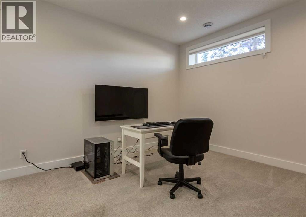 2790 19 Avenue SW - photo 30