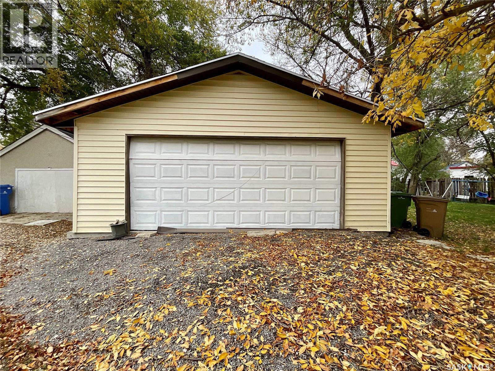 13 Merritt CRESCENT - 16