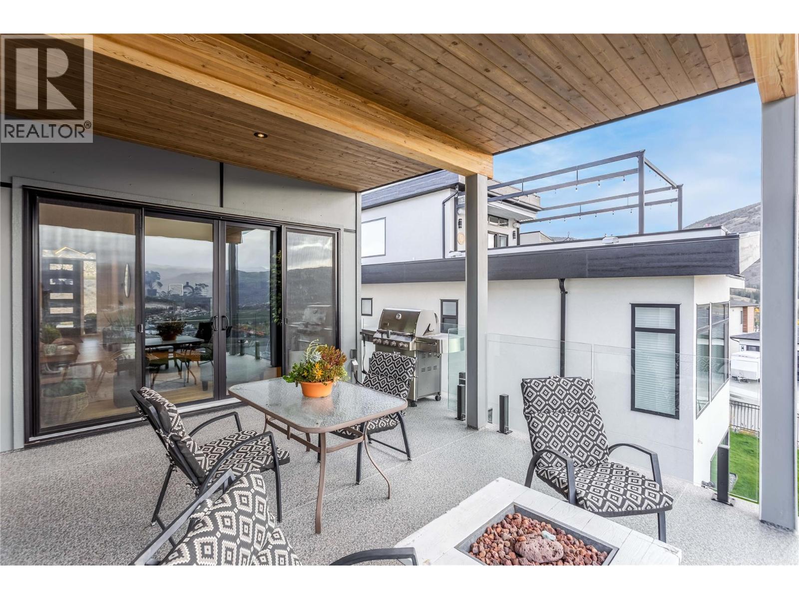 1592 Carnegie Street, Kelowna