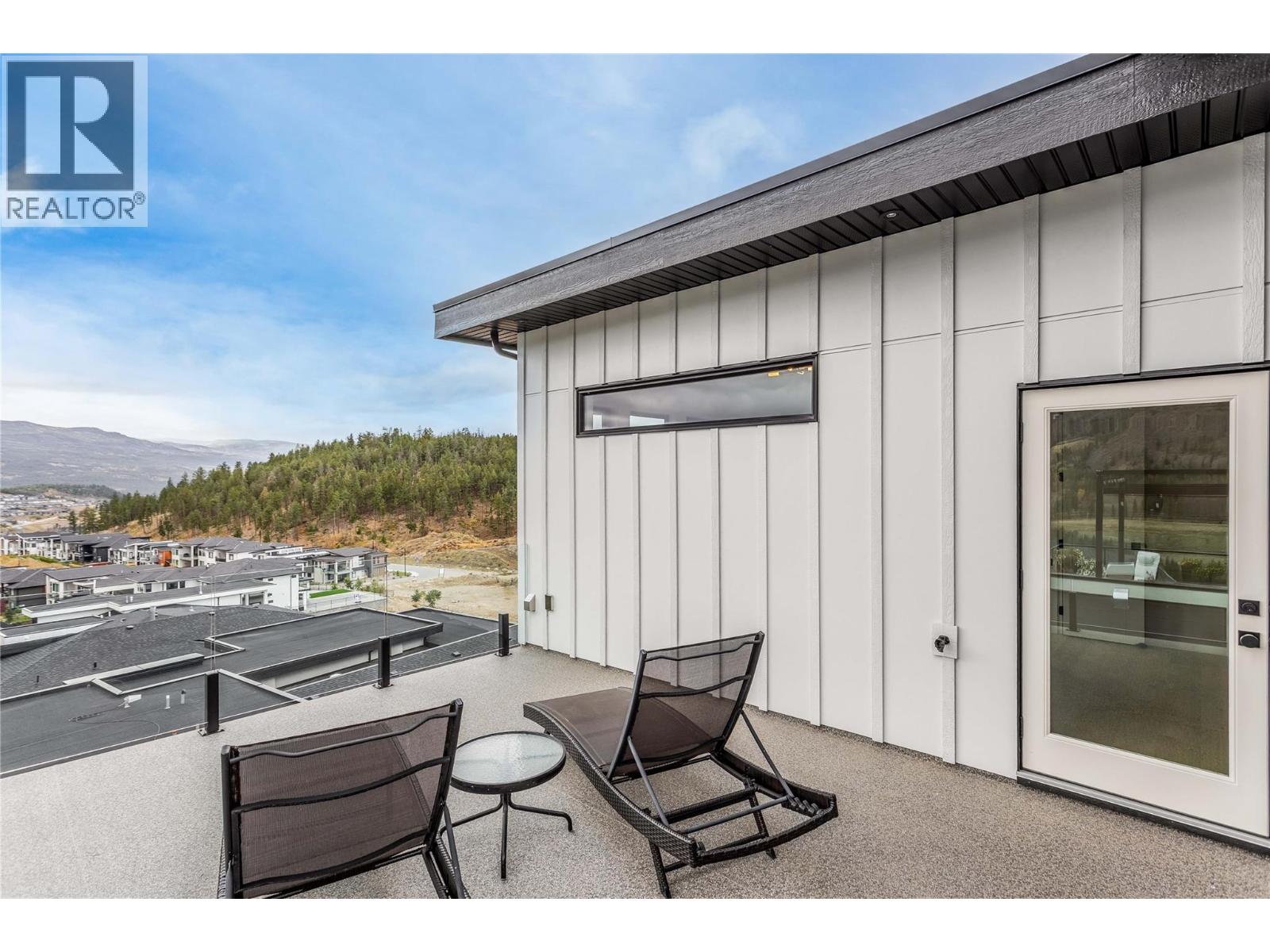 1592 Carnegie Street, Kelowna