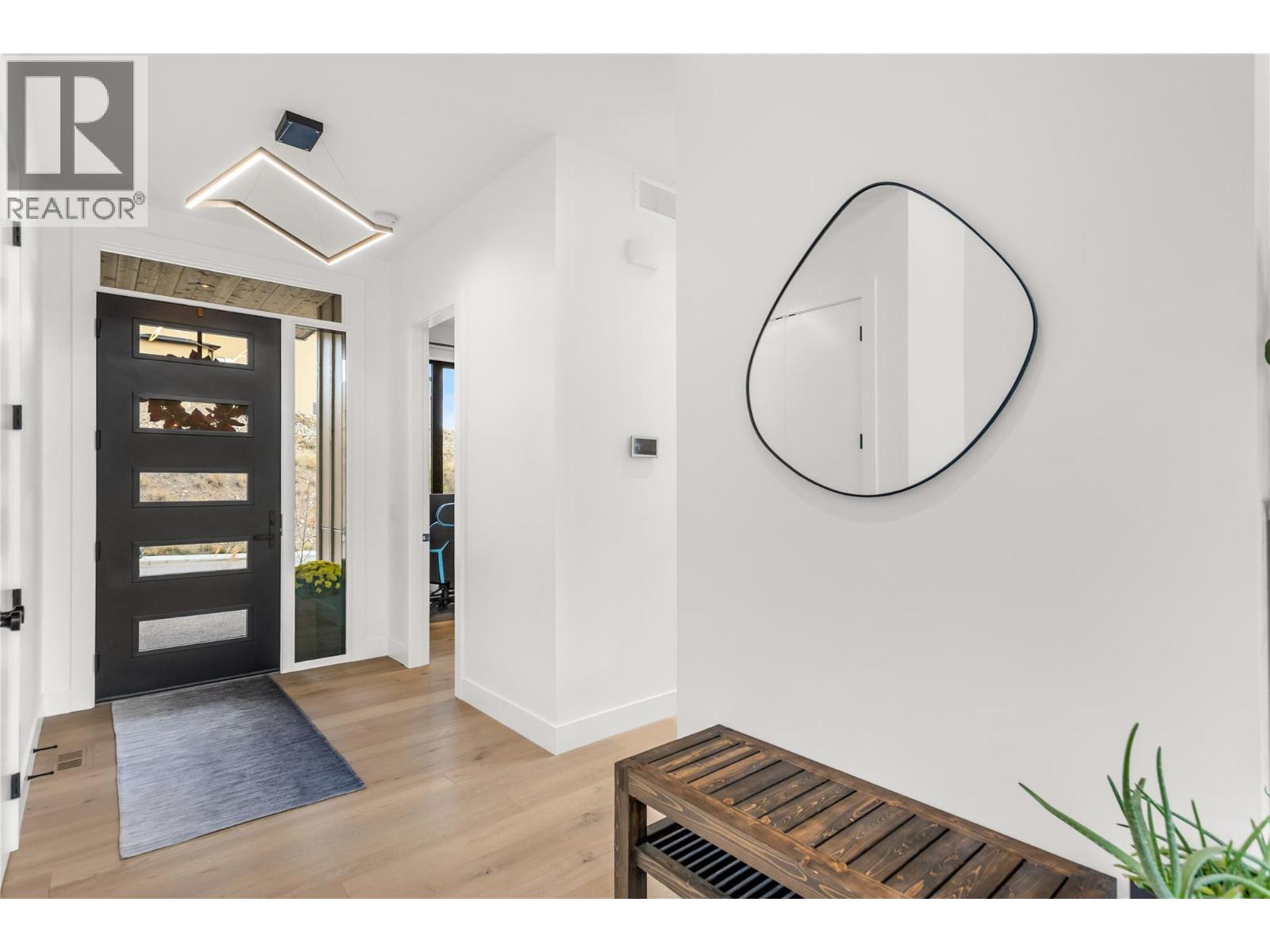 1592 Carnegie Street, Kelowna