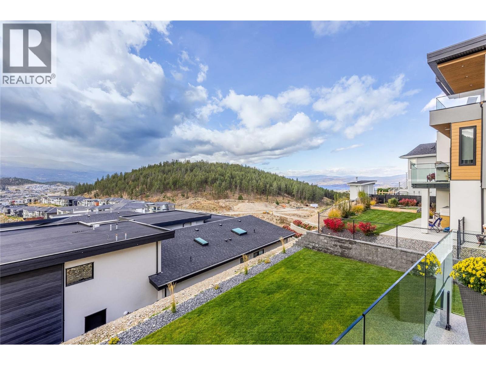 1592 Carnegie Street, Kelowna