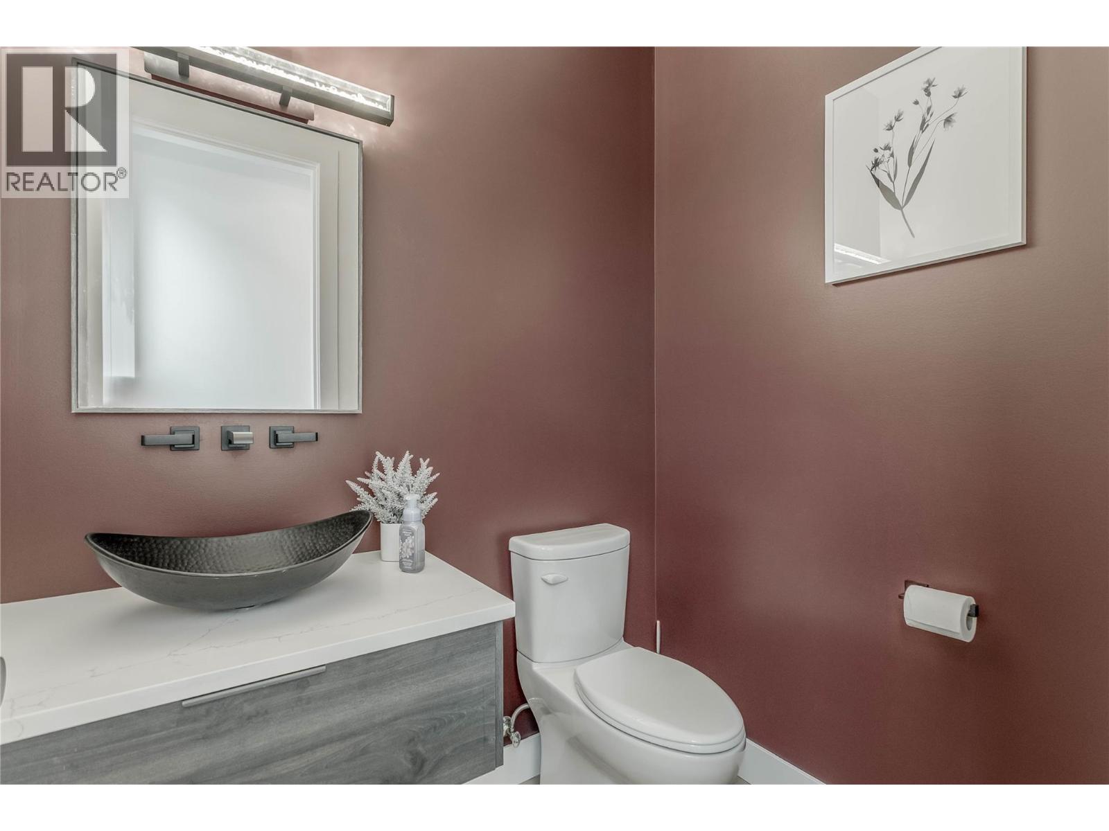 1592 Carnegie Street, Kelowna