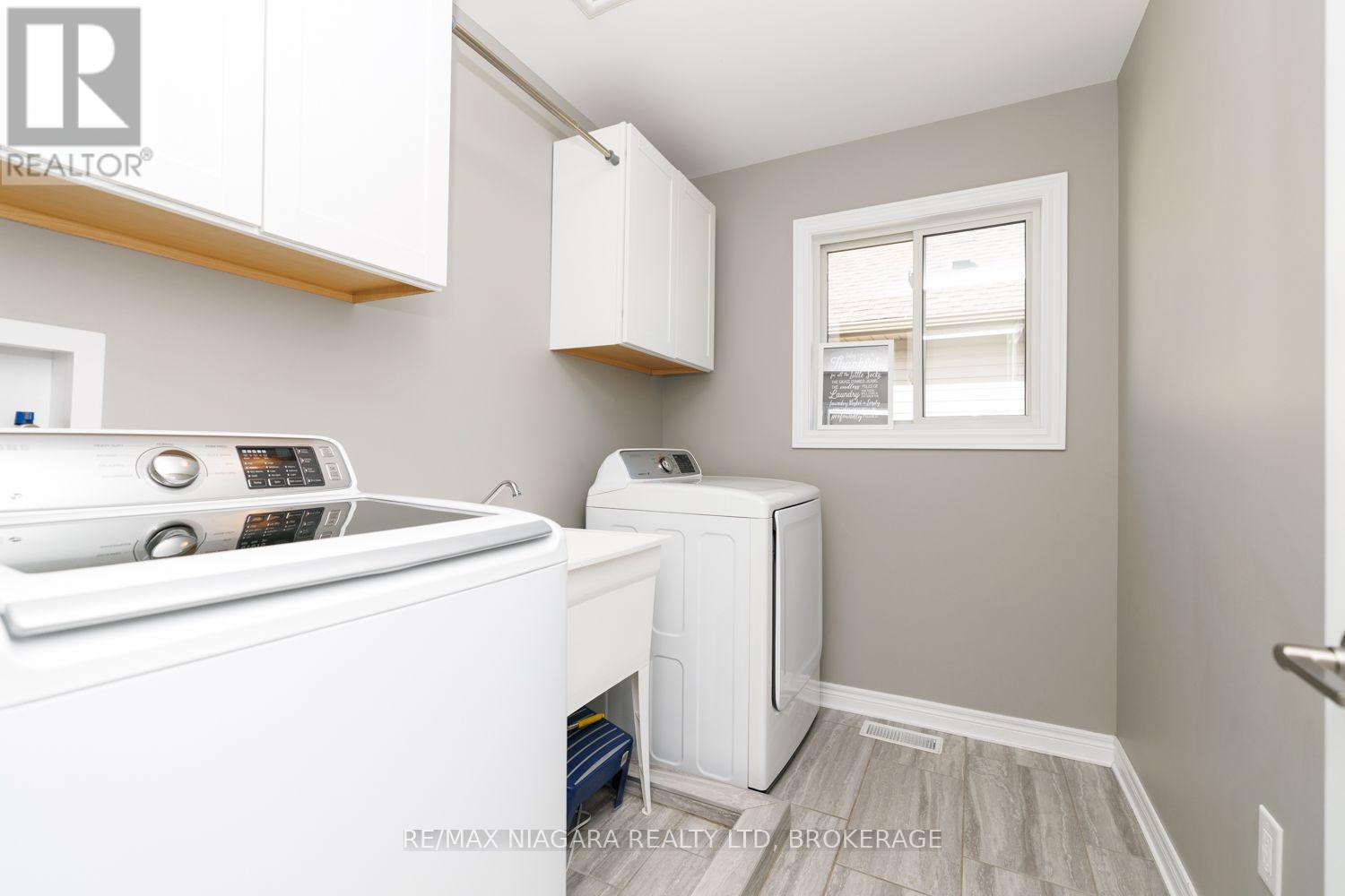 6 Bergenstein Crescent — photo 25