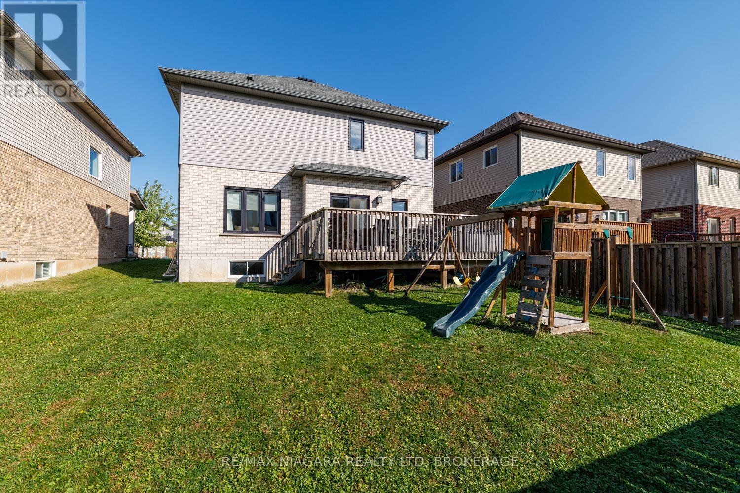 6 Bergenstein Crescent — photo 27