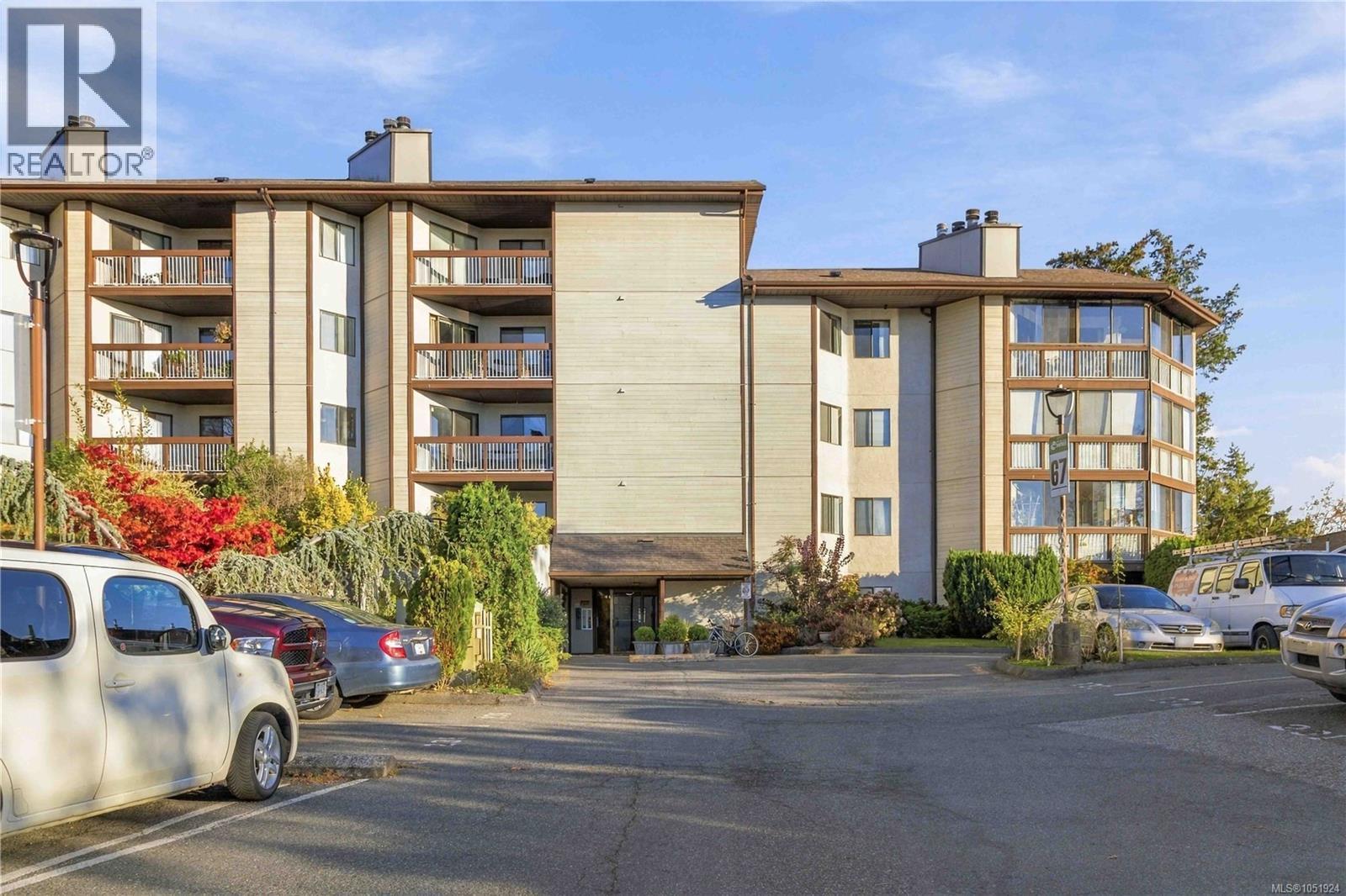 204 69 Gorge Road West, Saanich