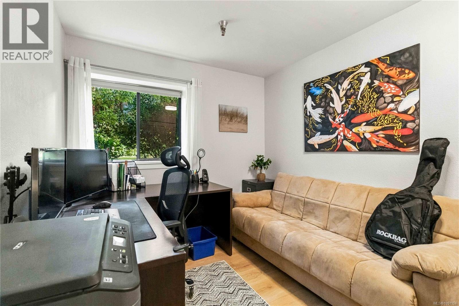204 69 Gorge Road West, Saanich