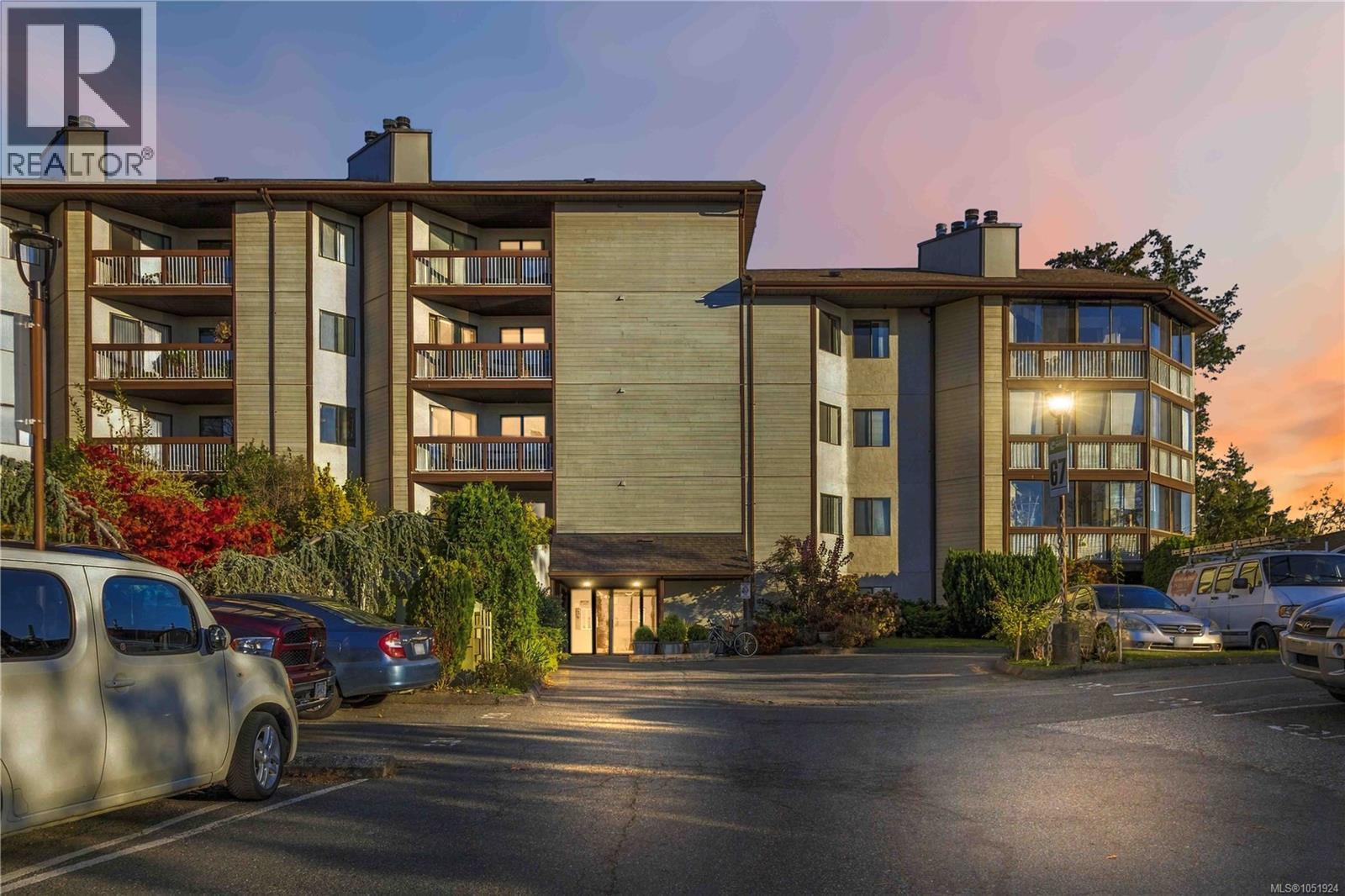 204 69 Gorge Road West, Saanich