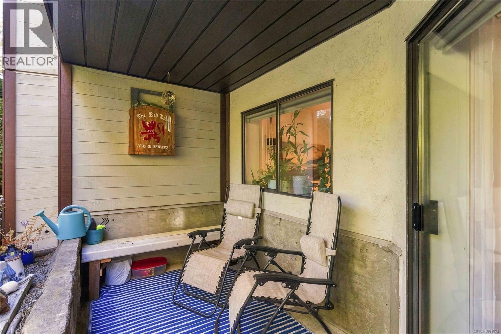 204 69 Gorge Road West, Saanich