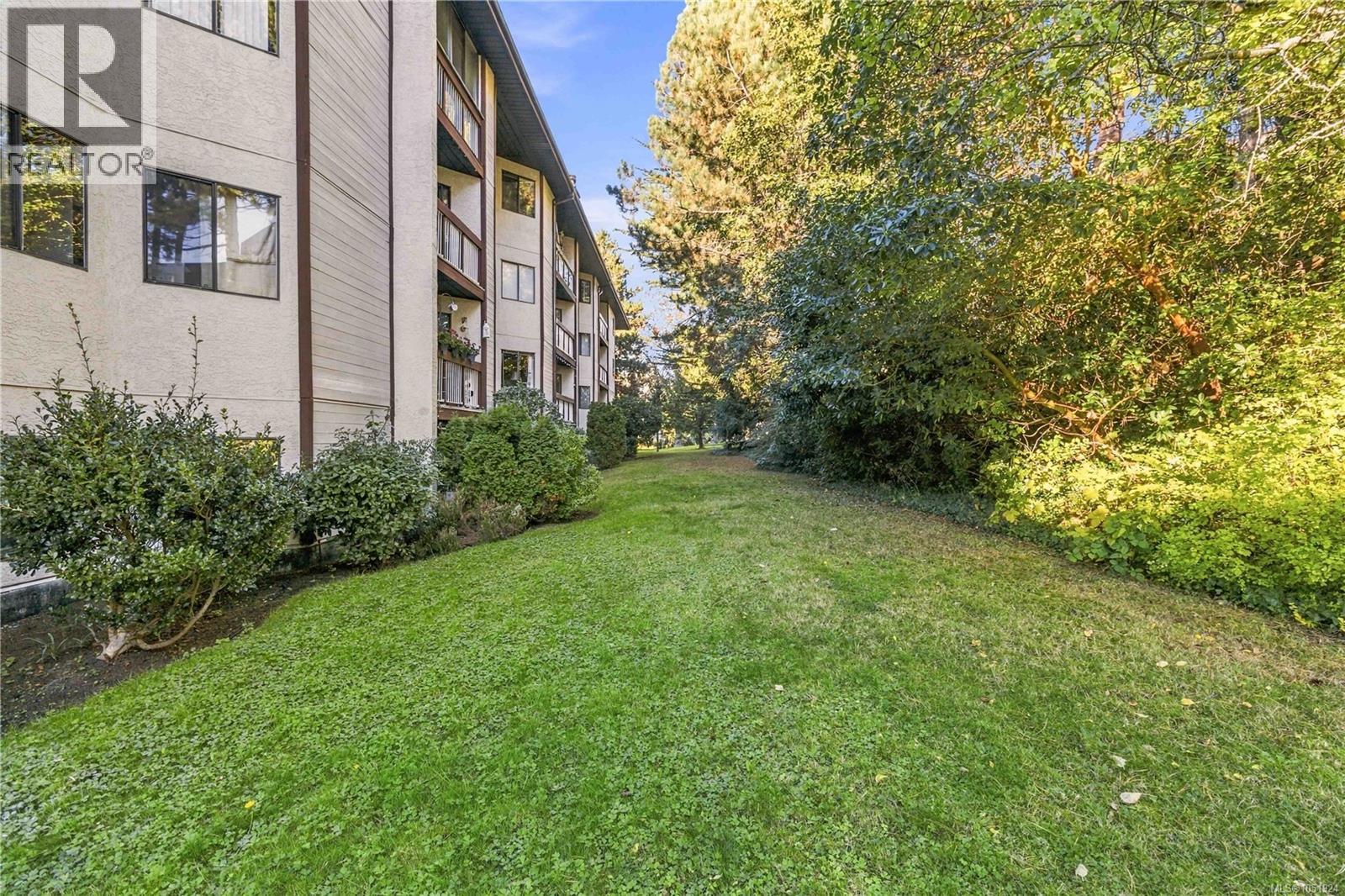 204 69 Gorge Road West, Saanich