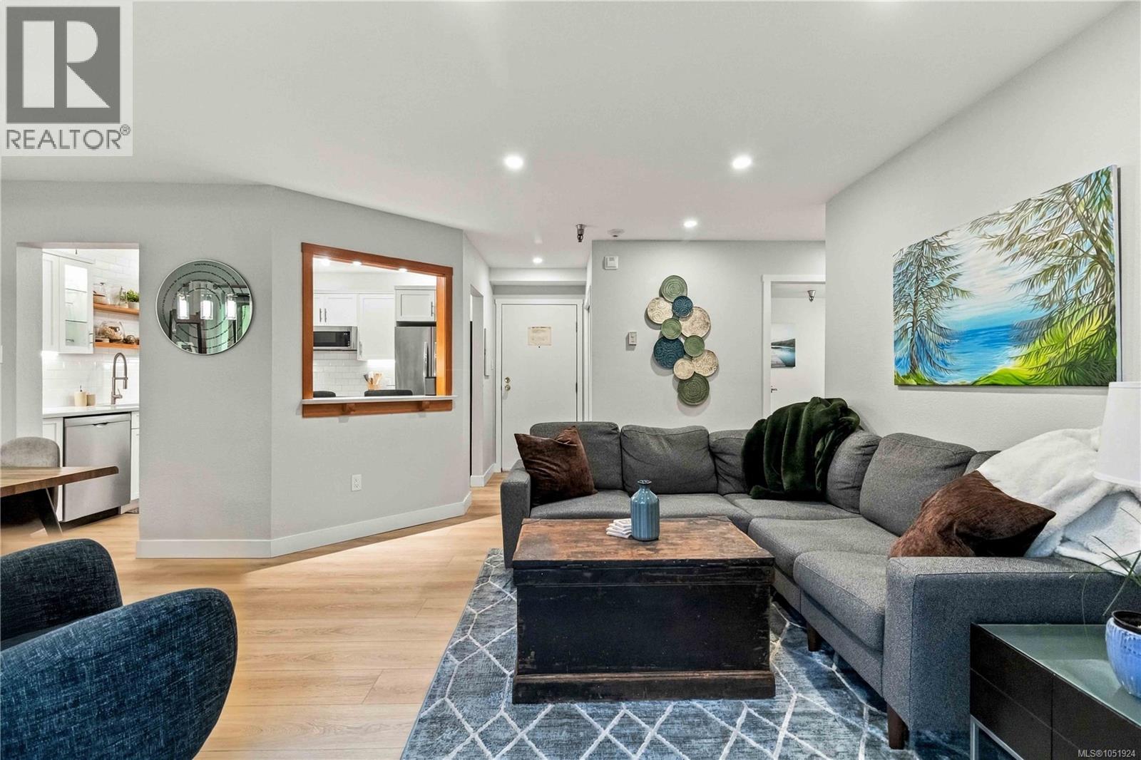 204 69 Gorge Road West, Saanich