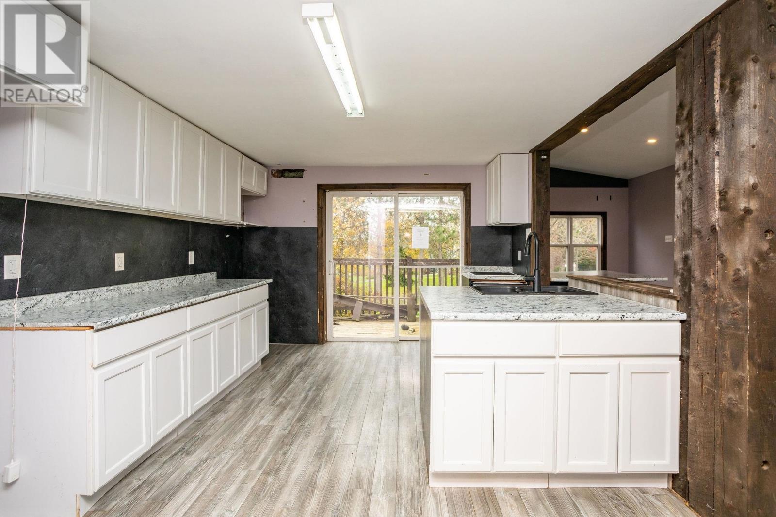 1953 HEATHERDALE Road - 5