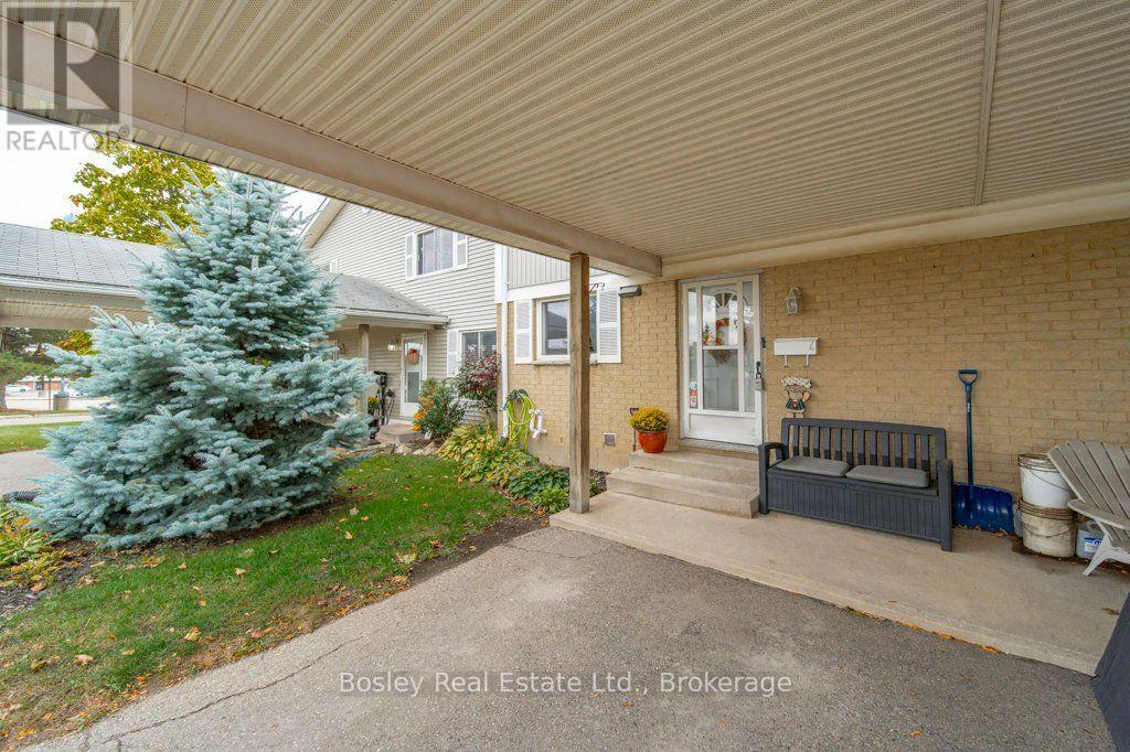 UNIT 28 - 255 NORTHLAKE DRIVE — photo 2