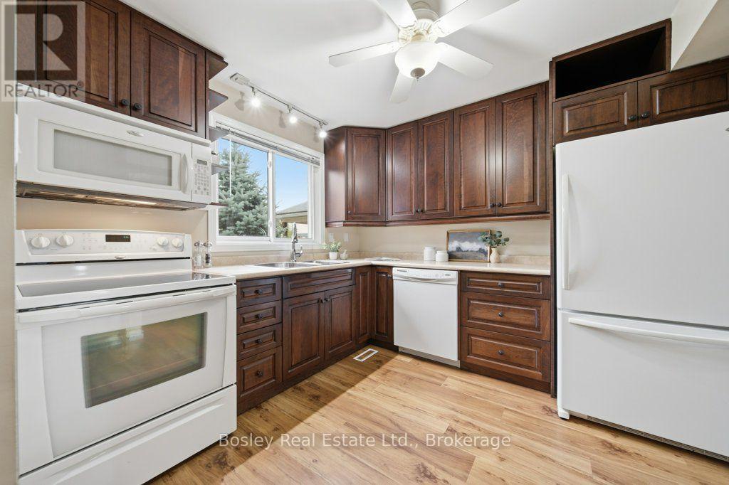 UNIT 28 - 255 NORTHLAKE DRIVE — photo 3