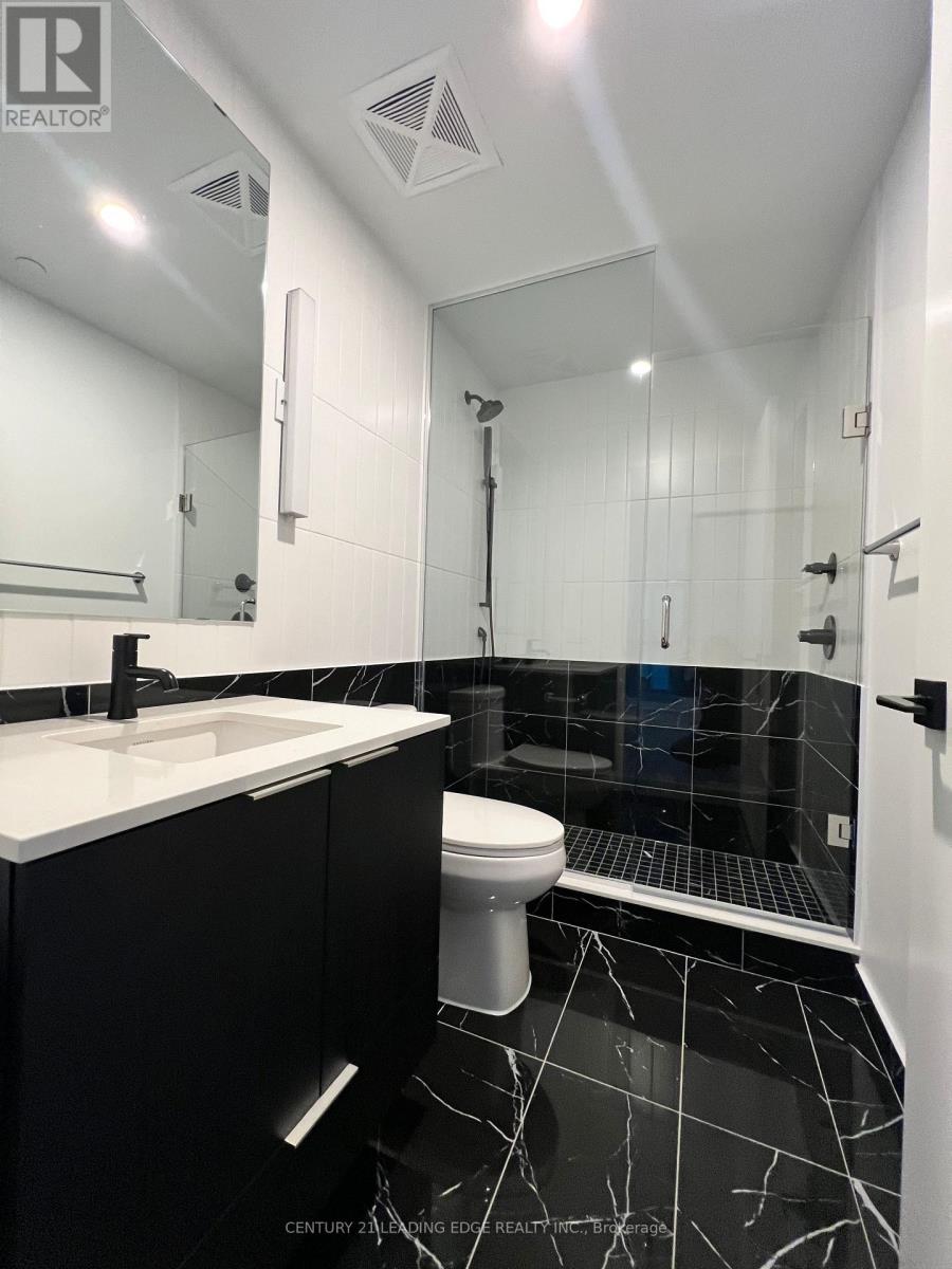 327 King Street West — photo 13