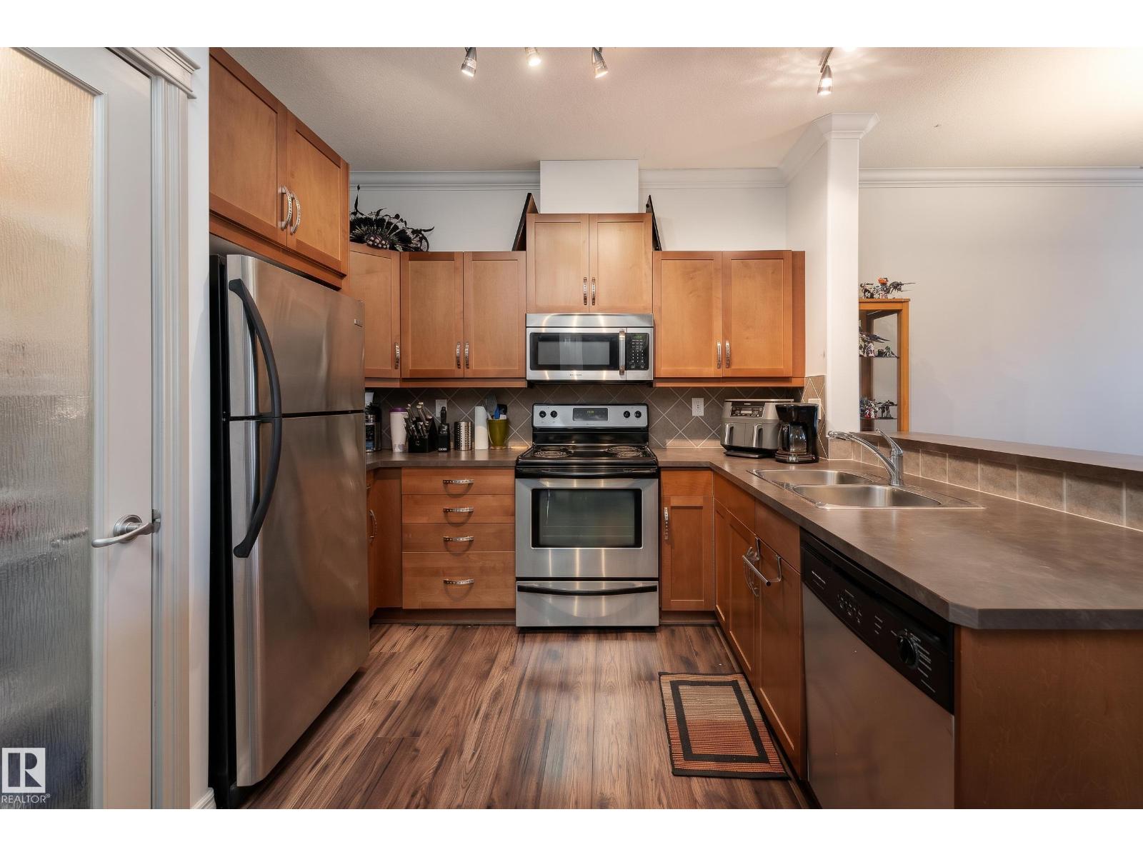 #211 10121 80 AV NW, Edmonton 3