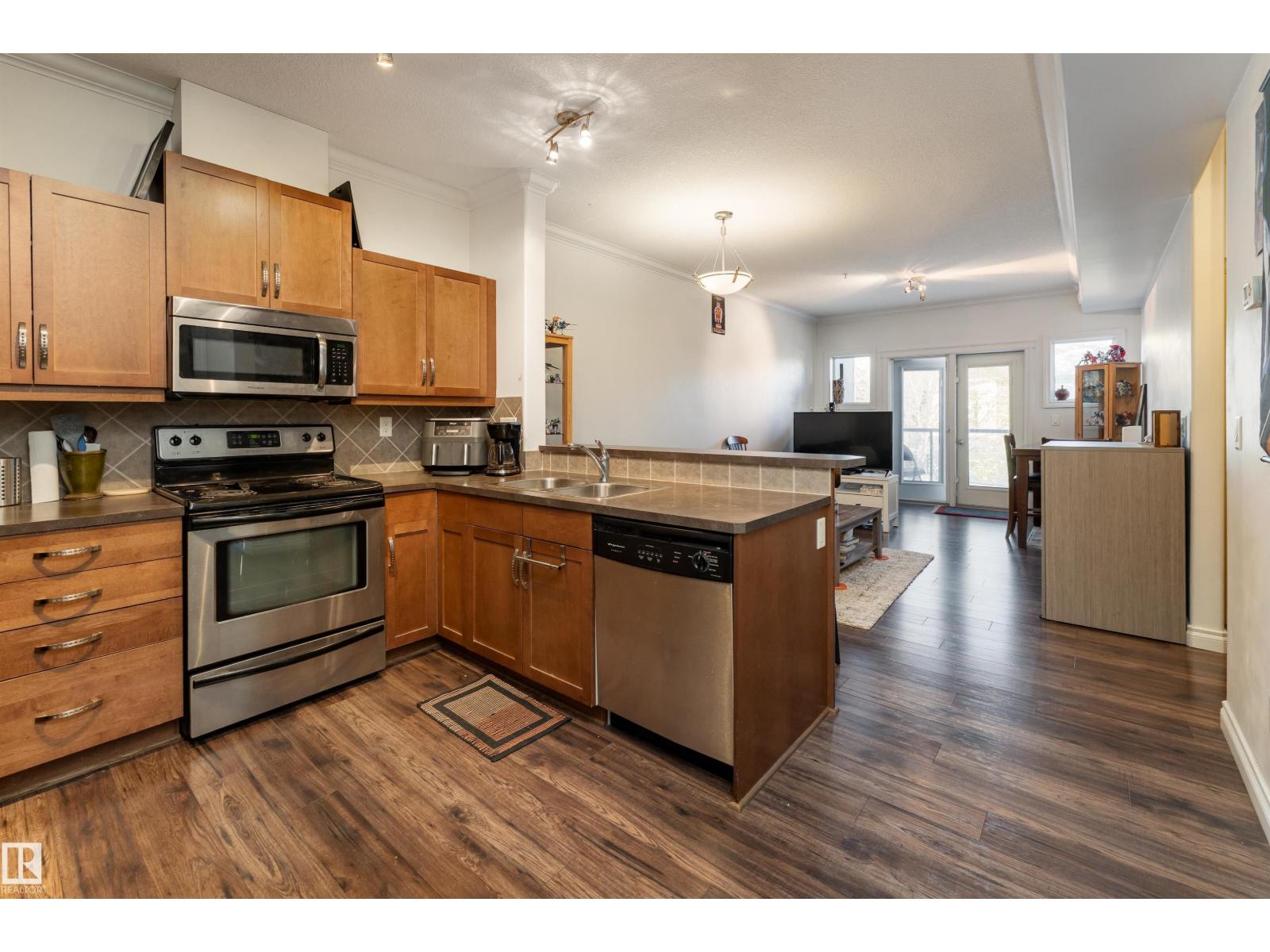#211 10121 80 AV NW, Edmonton 5