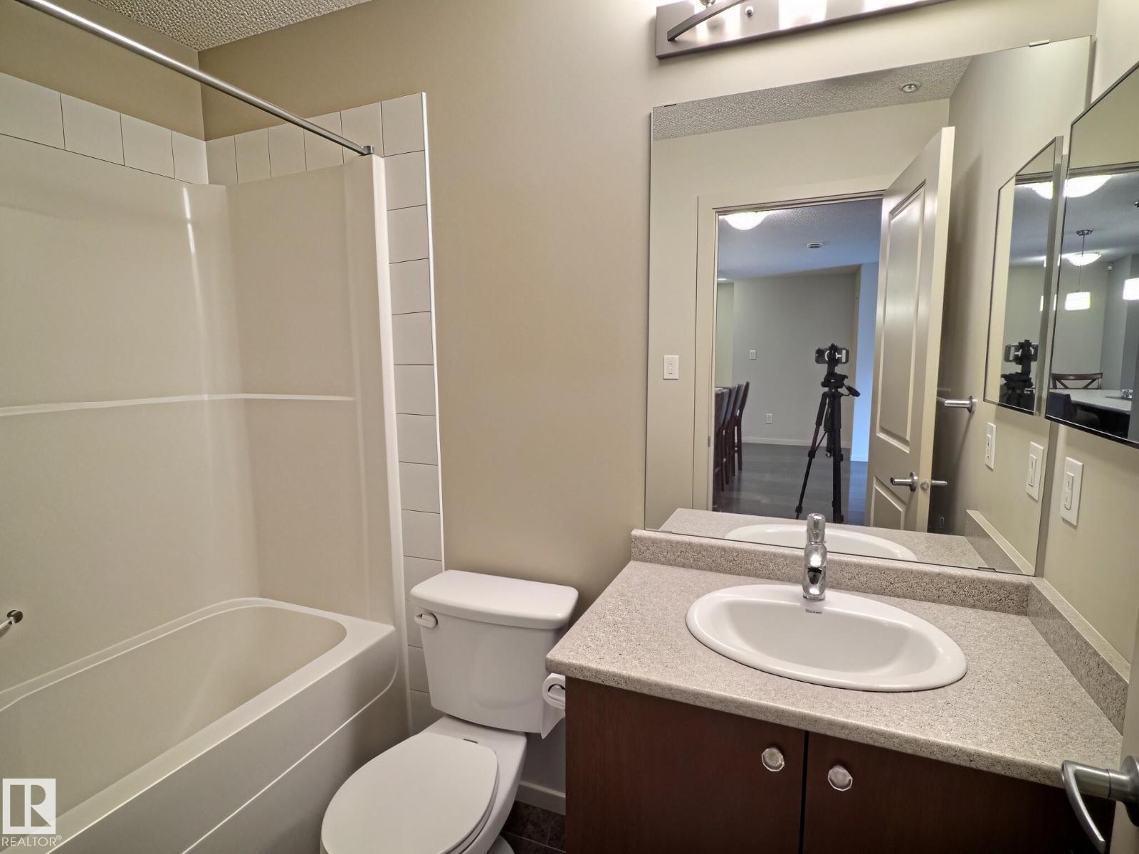 #106 508 Albany WY NW - 11