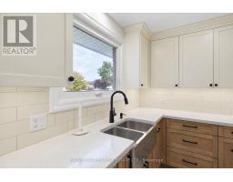 2429 Overton Drive, Burlington, ON L7P4B6 Photo 11
