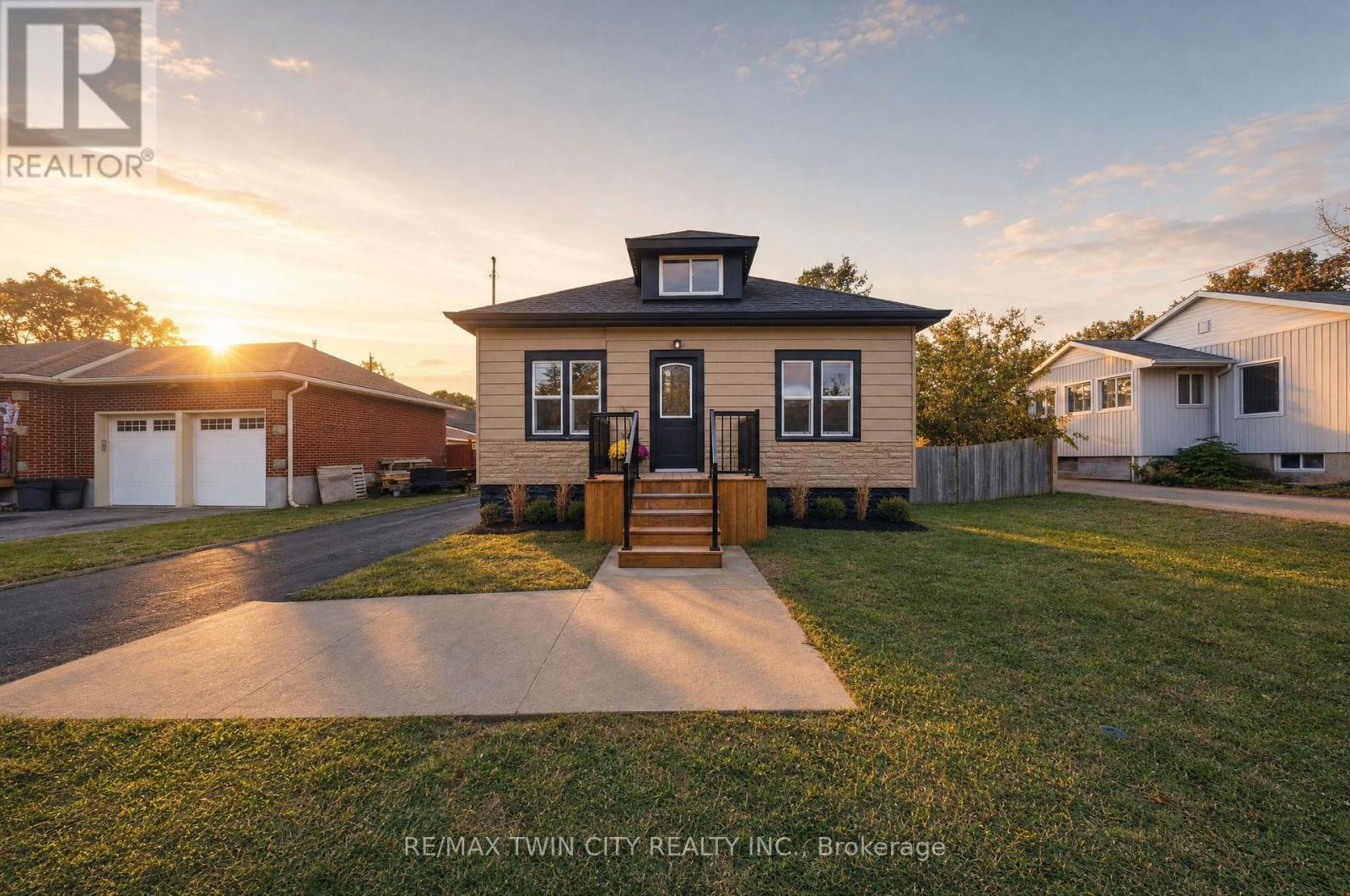 24 Park Road North, Brantford, ON