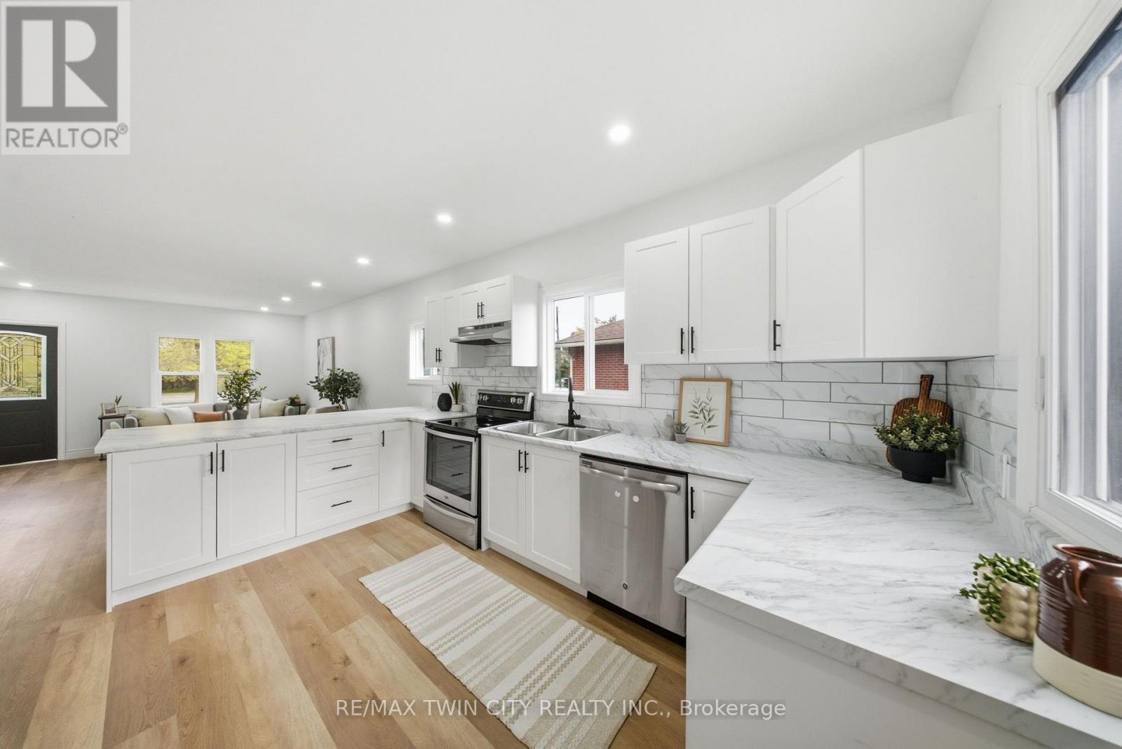24 PARK ROAD N - 14
