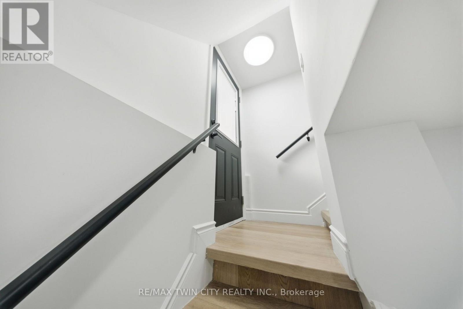 24 PARK ROAD N - 21