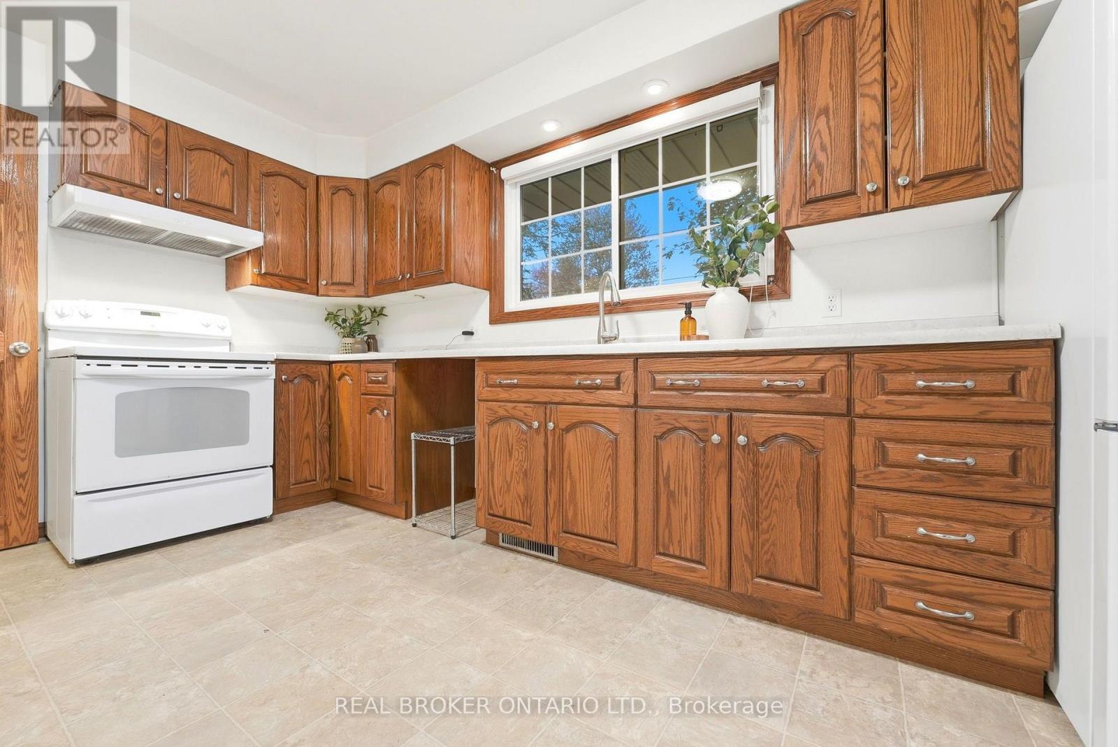 7 Edward Street, Perth East, ON photo 14
