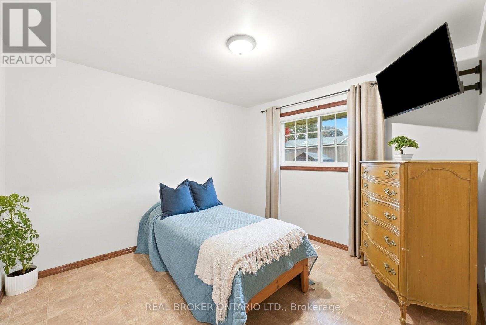7 Edward Street, Perth East, ON photo 16