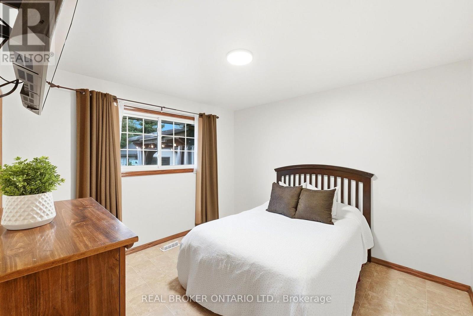 7 Edward Street, Perth East, ON photo 19