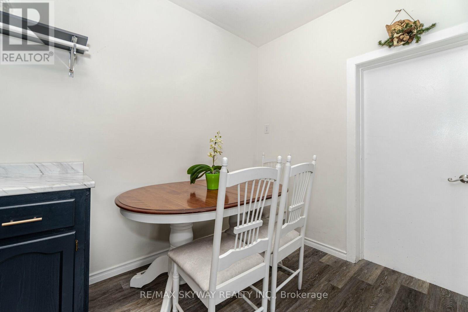 242 East Avenue North — photo 13
