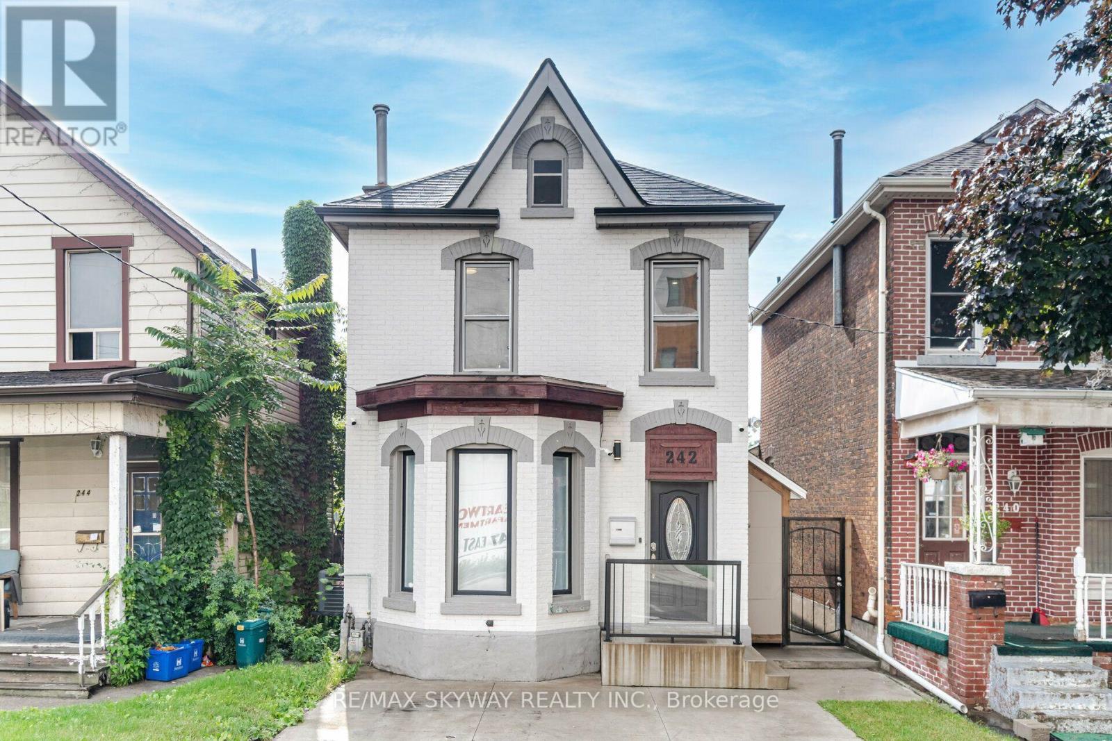 242 East Avenue North — photo 32