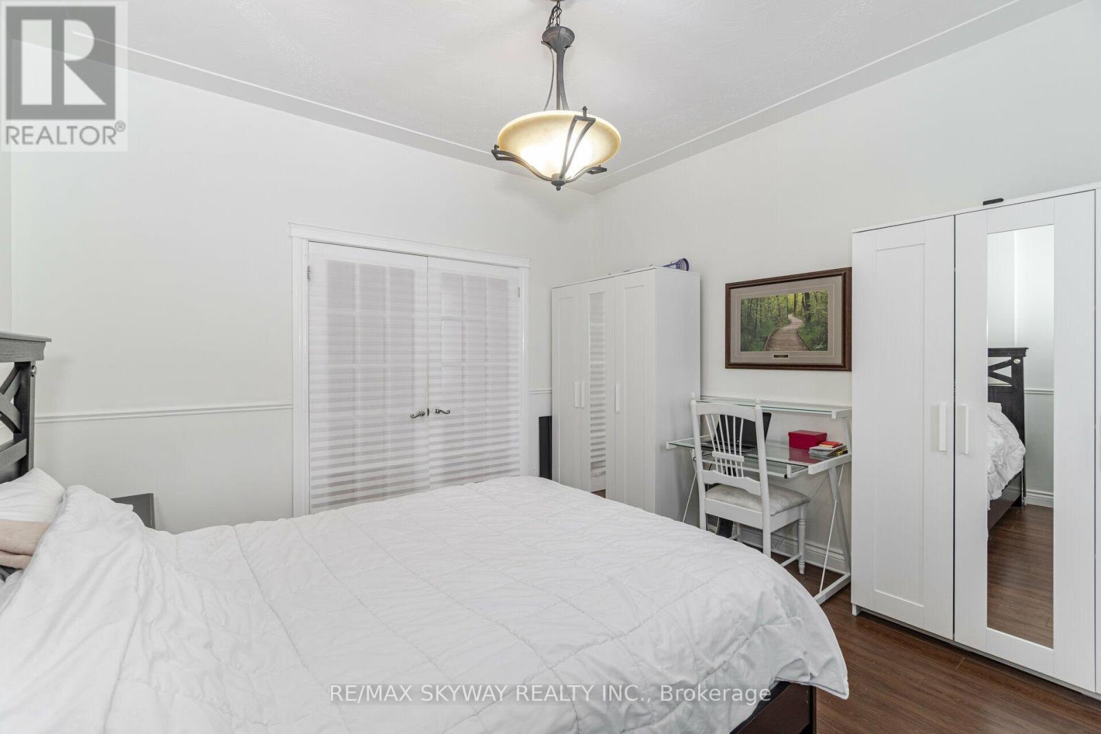 242 East Avenue North, Hamilton, ON photo 17