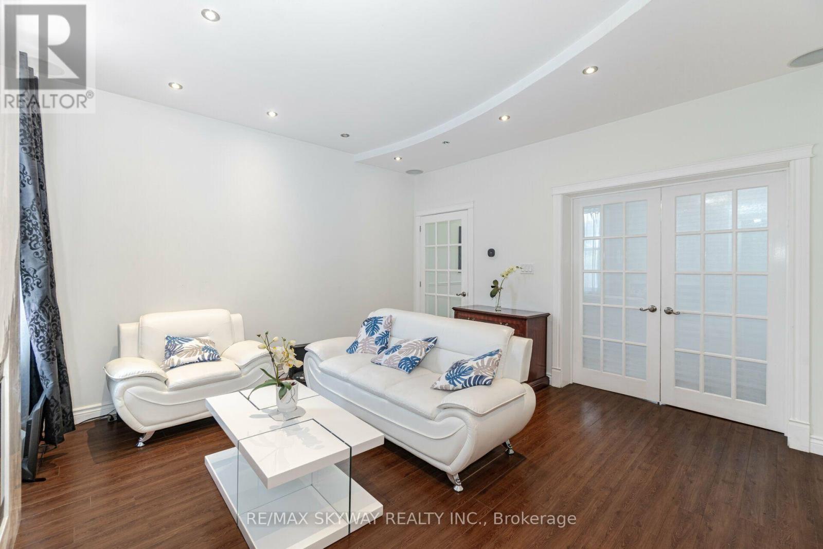 242 East Avenue North, Hamilton, ON photo 6
