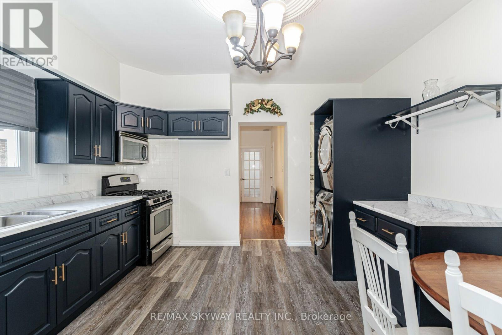 242 East Avenue North, Hamilton, ON photo 9