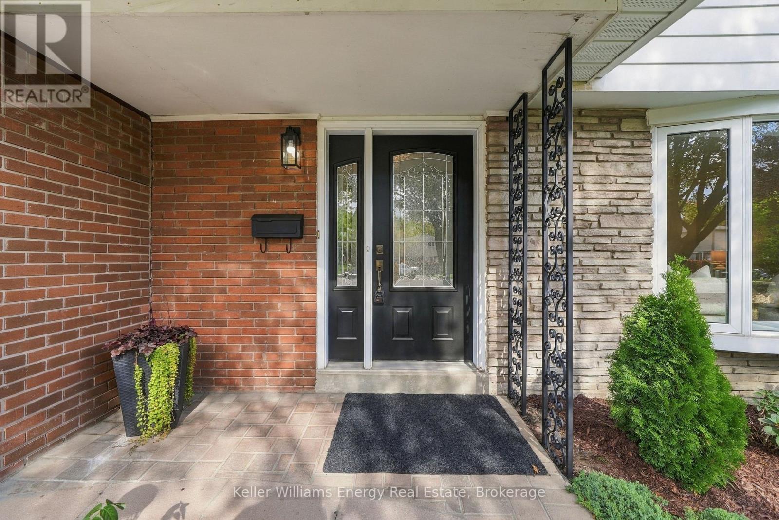877 Capri Court, Oshawa, ON photo 5