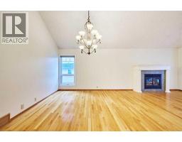 4pc Bathroom - 7 Suncastle Crescent Se, Calgary, AB T2X2W9 Photo 11
