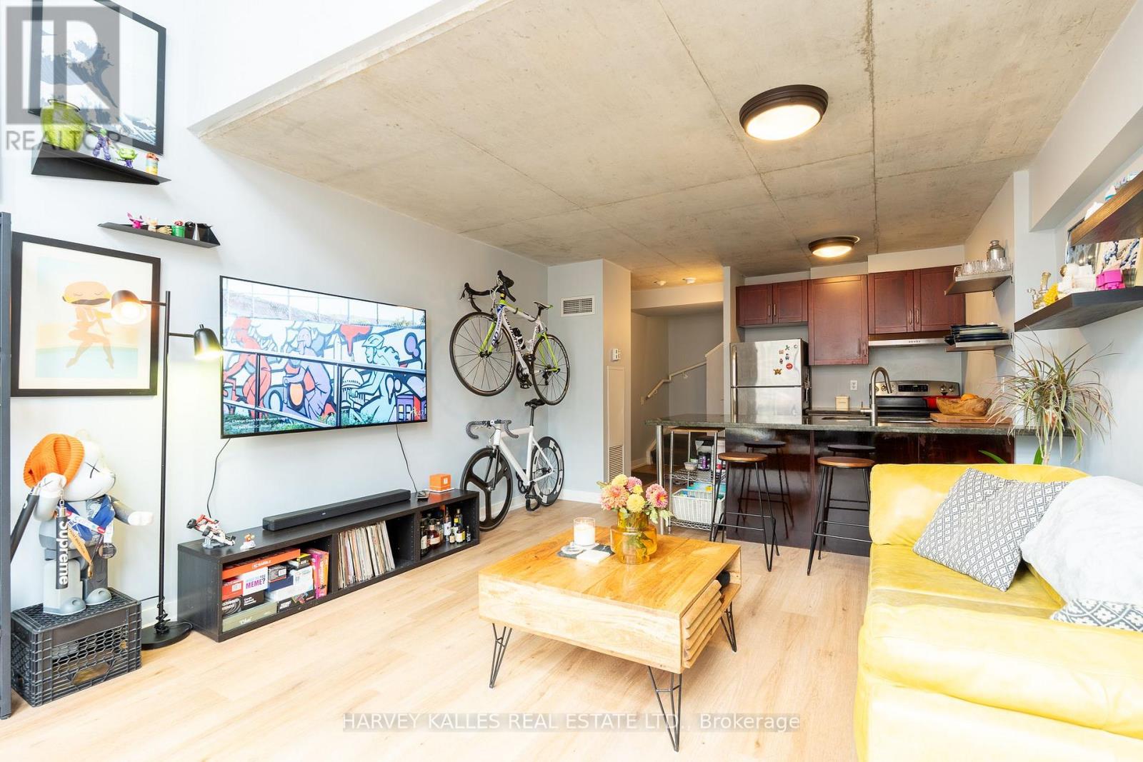 #702 36 CHARLOTTE STREET - 17