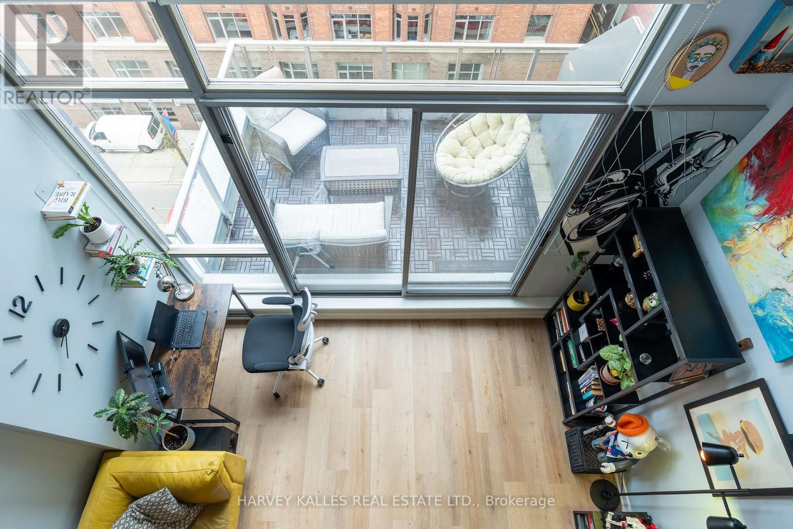 #702 36 CHARLOTTE STREET - 18
