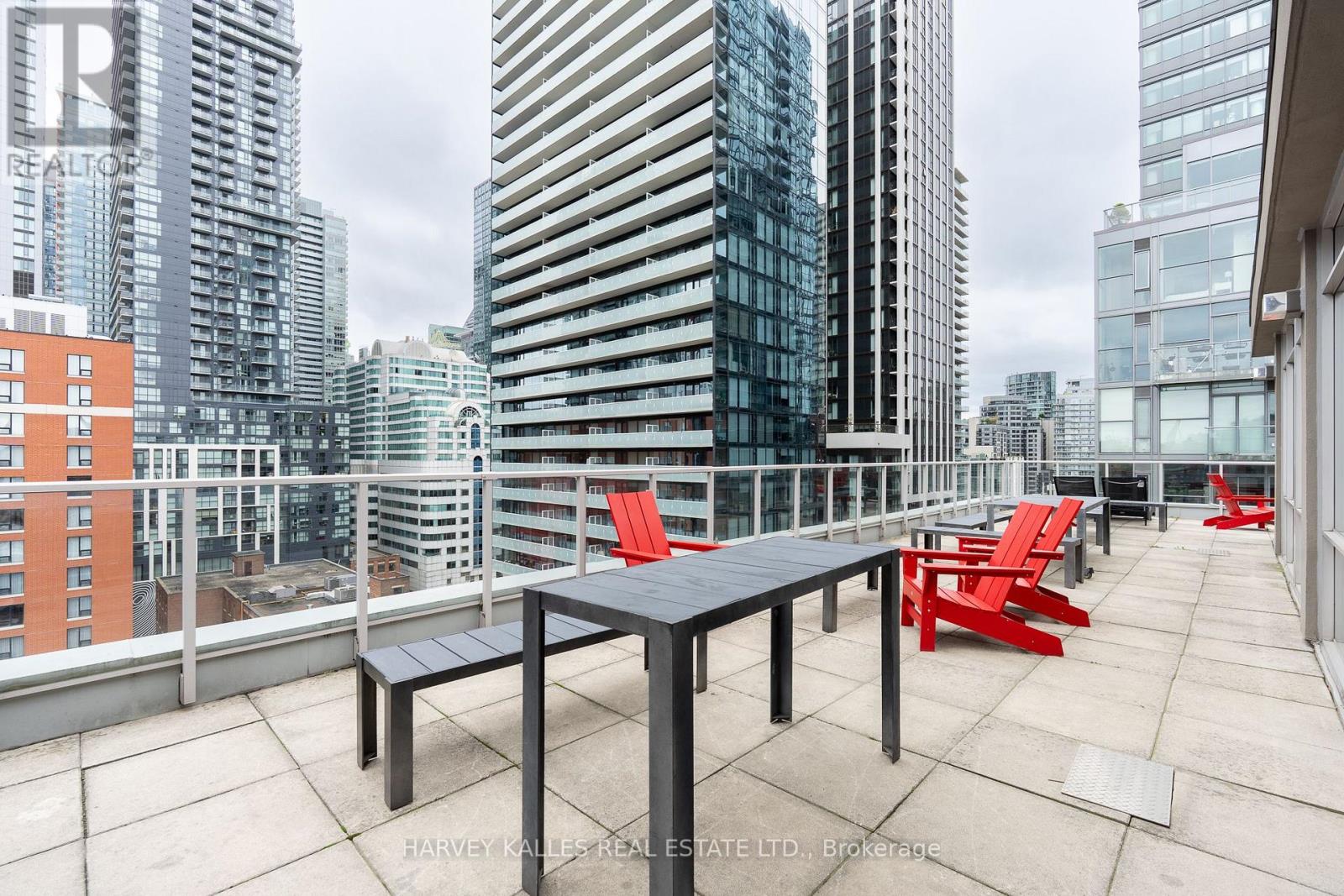 #702 36 CHARLOTTE STREET - 24